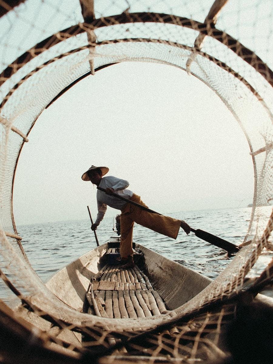 Image of a balancing fisherman at inle lake, Myanmar. Photo by @pilianddano